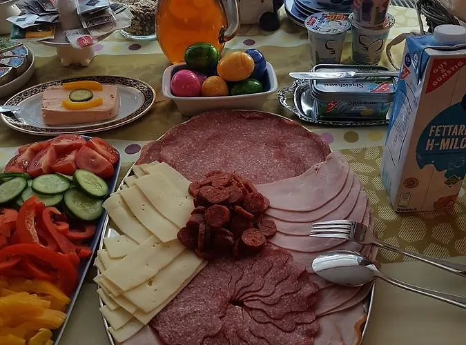 Sunset Meziroli Gæstehus